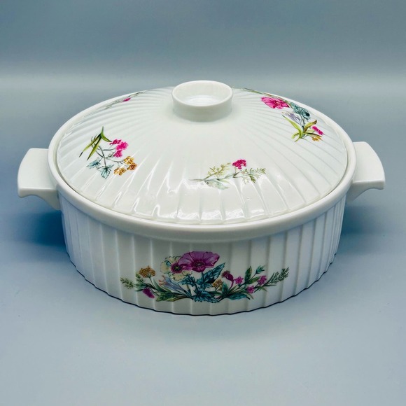 Heritage Porcelain Ovenware Floral Design Video Covered Casserole Dish - Picture 4 of 12